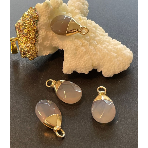 Pendentif 17mm, Agate grise à facette, métal finition Doré