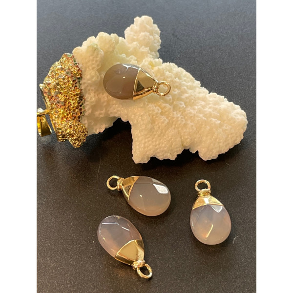 Pendentif 17mm, Agate grise à facette, métal finition Doré