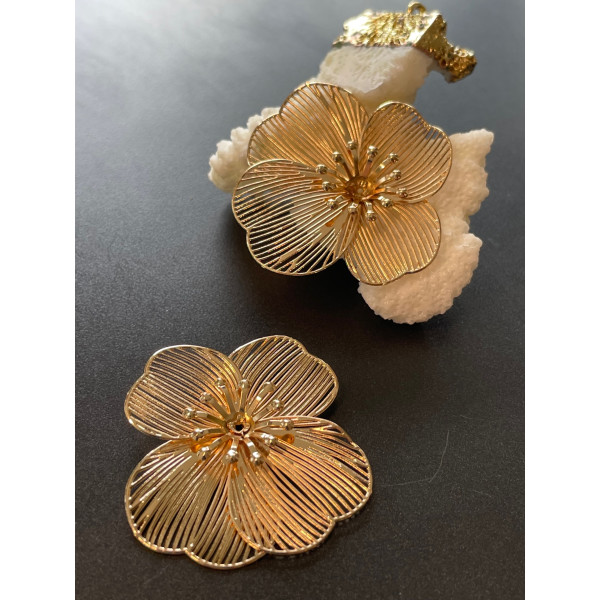 Estampes, pendentif Fleurs filigrane 36mm,  métal couleur Doré
