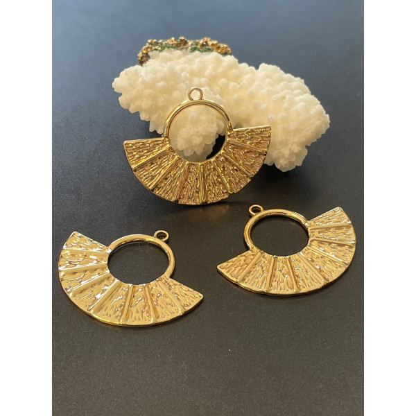 Pendentif Demi Cercle Eventail 37mm, Laiton finition doré à l'or fin 18K