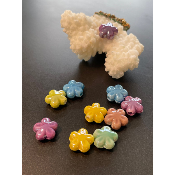 H11K00301A – Lot de 10 Perles Fleurs 11.5 mm – Céramique – Coloris Multicolore