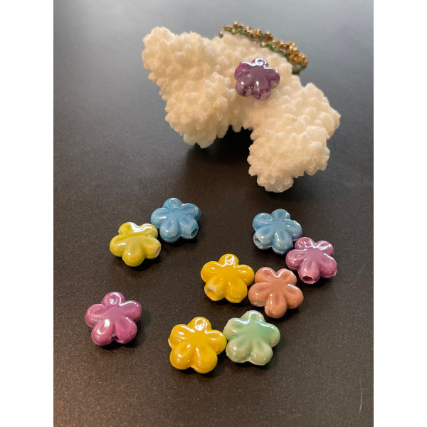 H11K00301A – Lot de 10 Perles Fleurs 11.5 mm – Céramique – Coloris Multicolore
