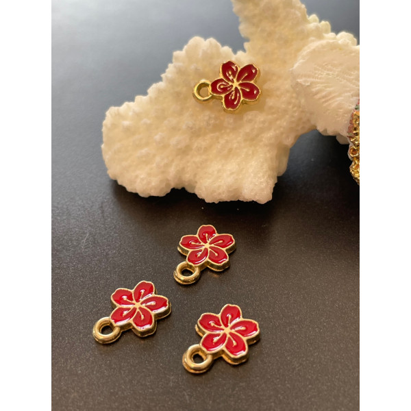 Breloques Fleurs de Sakura 9 mm – Résine Style Émaillé Rouge – Base Dorée