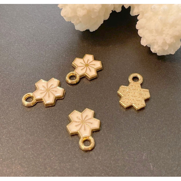 H11S02201G – Lot de 10 ou 20 Breloques Fleurs de Sakura 9 mm – Résine Style Émaillé Rose Pale – Base Dorée