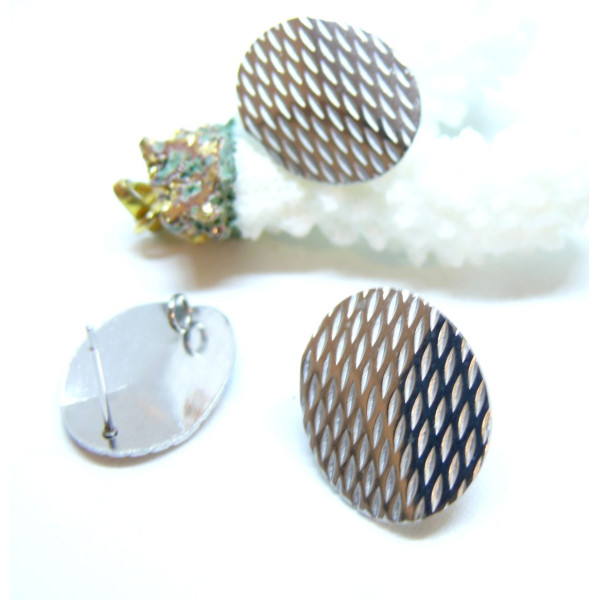 Boucles d’oreilles Puce Ovales Travaillées 20 par 16mm – Acier Inoxydable 304 – Finition Argenté