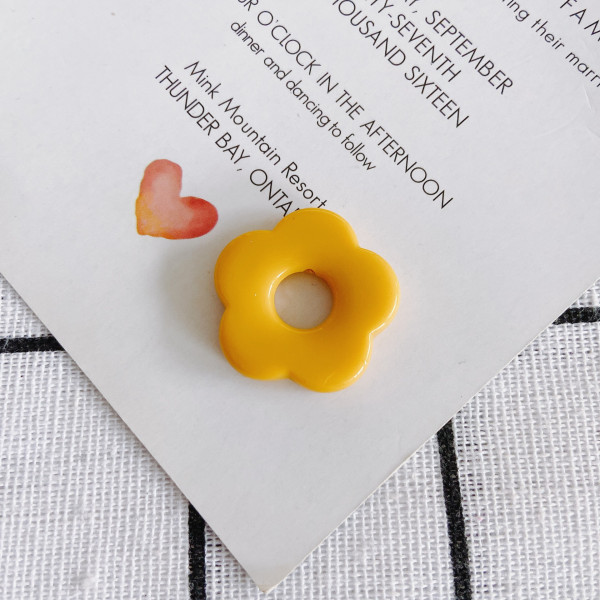 Pendentifs Résine Forme Fleur 25 mm – Acrylique