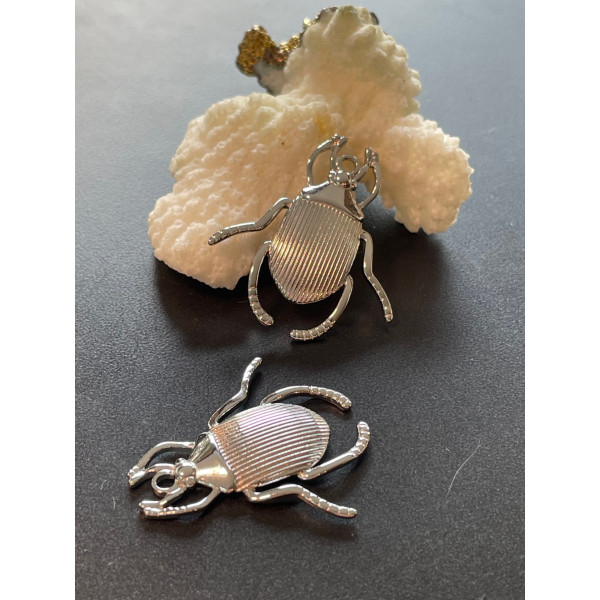 Pendentifs amulette Scarabée 30.5mm – Acier inox 304 Argenté