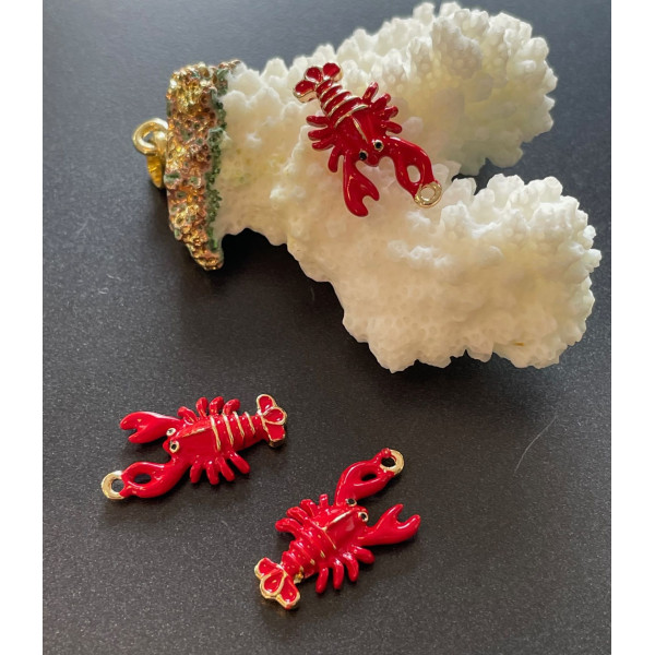 pendentif écrevisse / homard 21 mm – Résine style émaillé rouge sur base dorée