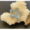 Pendentif Fleurs des iles 23x25mm – Résine Émaillée Bleu Acier Inoxydable 304