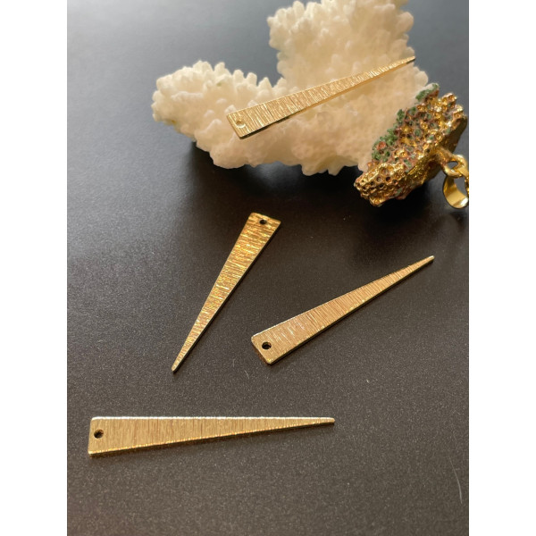 Pendentifs Triangle Strié 36.5 mm – Laiton Doré à l'or fin 18K– Style Graphique