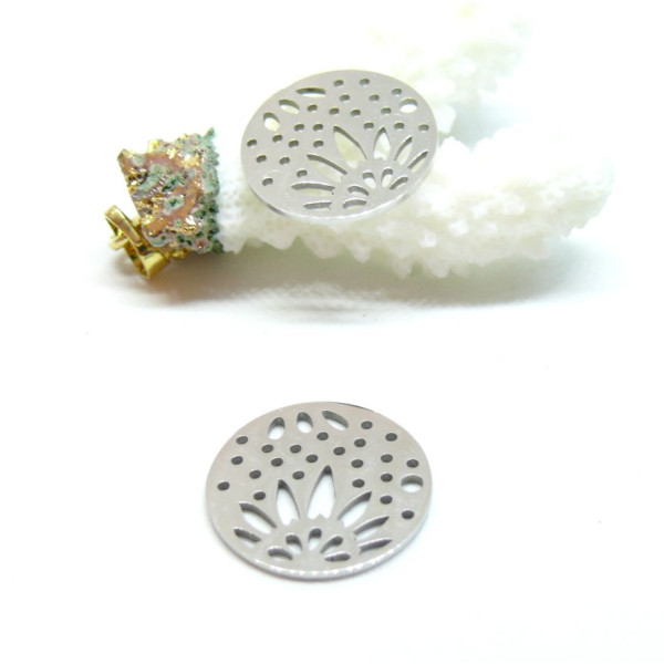 Pendentifs Fleurs 20 mm – Acier inoxydable  finition argentée