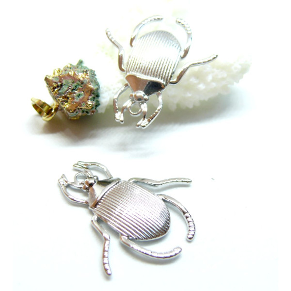 Pendentifs amulette Scarabée 30.5mm – Acier inox 304 Argenté