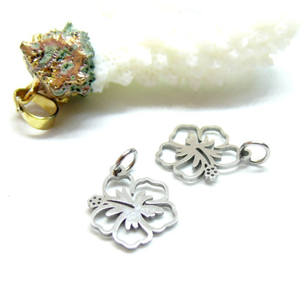 Pendentifs – Fleur d’hibiscus 15 mm – Acier inoxydable 304, finition argentée
