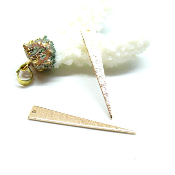 Pendentifs Triangle Strié 36.5 mm – Laiton Doré à l'or fin 18K– Style Graphique