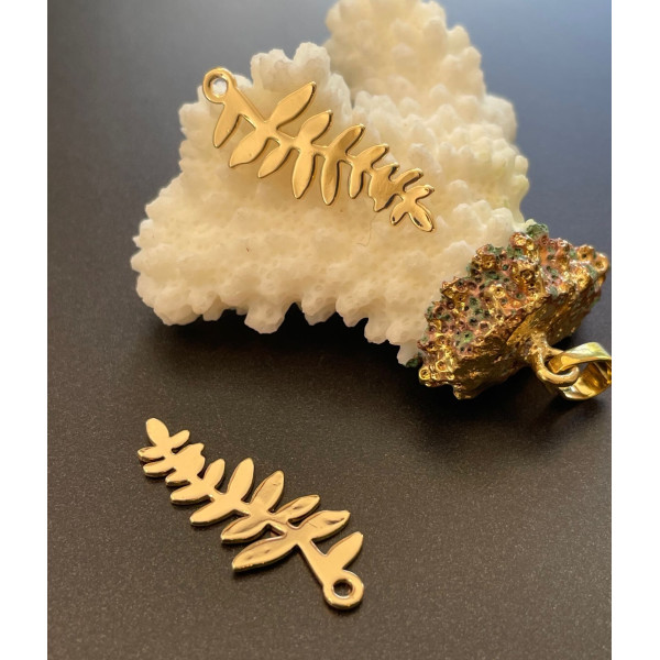 Pendentifs Feuille 28,5 mm – Laiton Doré à l’or fin 18K