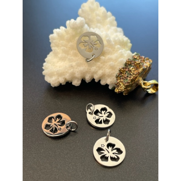 Pendentifs avec anneau, Médaille Fleurs d’Hibiscus 11,5 mm – Acier Inoxydable 304 Argenté