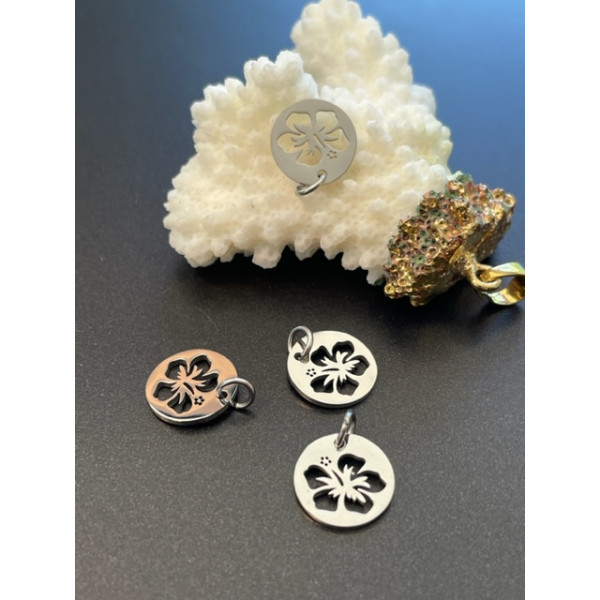 Pendentifs avec anneau, Médaille Fleurs d’Hibiscus 11,5 mm – Acier Inoxydable 304 Argenté