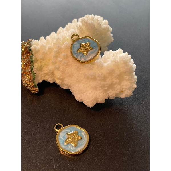 Pendentif Médaillon avec Étoile en Résine Émaillée – Acier Inoxydable 304 Doré à l’or fin 18K