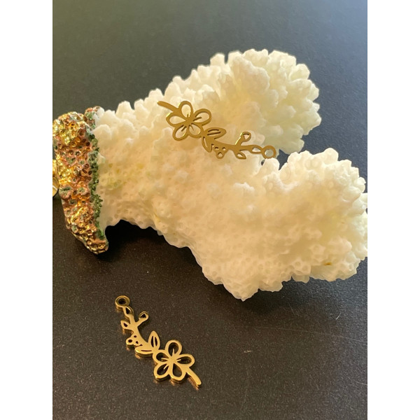 Pendentif Fleur sur tige 20mm, symbole mois de Mai, Acier Inoxydable 304 Doré