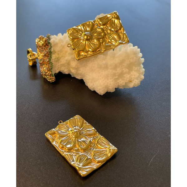 Pendentif Rectangle texturé avec Fleurs 18 mm – Acier Inoxydable 304 Doré à l’or fin 18K, PVD