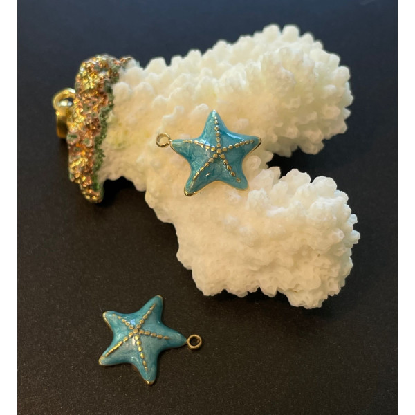 Pendentif Étoile de mer 16 mm avec résine émaillée bleu – Acier Inoxydable 304 Doré à l’or fin 14K, PVD
