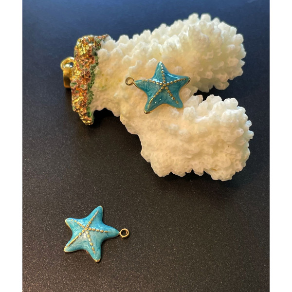 Pendentif Étoile de mer 16 mm avec résine émaillée bleu – Acier Inoxydable 304 Doré à l’or fin 14K, PVD
