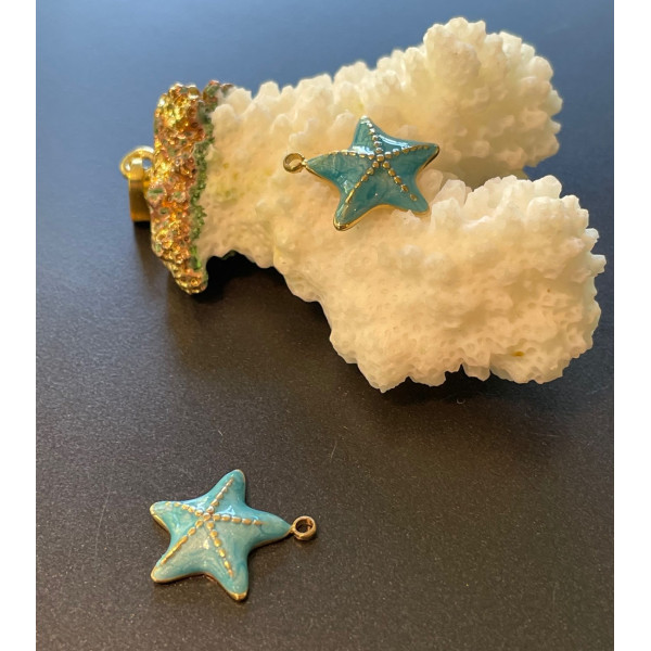 Pendentif Étoile de mer 16 mm avec résine émaillée bleu – Acier Inoxydable 304 Doré à l’or fin 14K, PVD