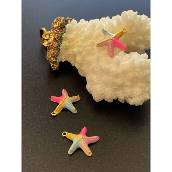 Pendentif Étoile de mer 14mm en résine émaillée Multicolore– Laiton Doré à l’or fin 18K
