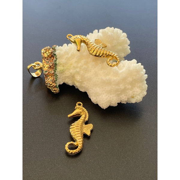 Pendentif Hippocampe 3D 30 mm – Acier Inoxydable 304 Doré à l’or fin 18K, PVD