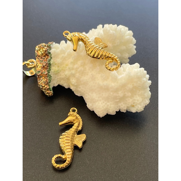 Pendentif Hippocampe 3D 30 mm – Acier Inoxydable 304 Doré à l’or fin 18K, PVD
