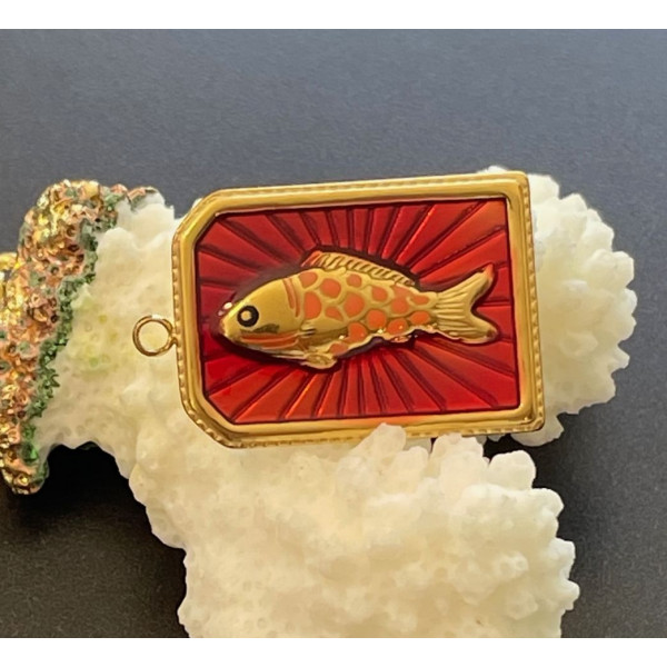 Pendentif Rectangle avec poisson 28 mm en résine émaillé – Acier Inox 304 Doré à l’or fin 18K, PVD