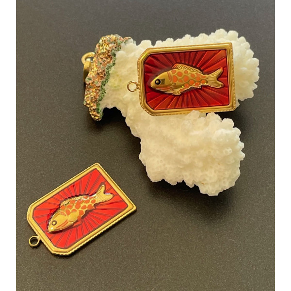 Pendentif Rectangle avec poisson 28 mm en résine émaillé – Acier Inox 304 Doré à l’or fin 18K, PVD