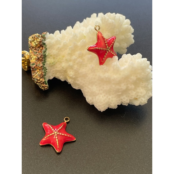 Pendentif Étoile de mer 16 mm avec résine émaillée Rouge – Acier Inoxydable 304 Doré à l’or fin 14K, PVD