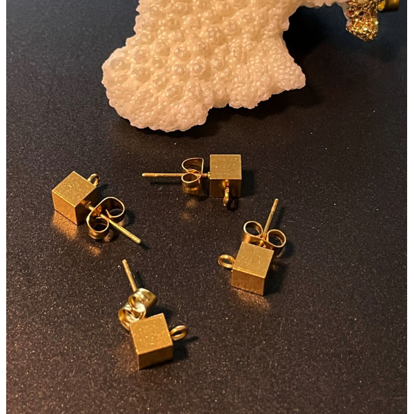 Boucles d'oreille Puces Cube 3mm avec attache – Acier Inoxydable 304 Doré