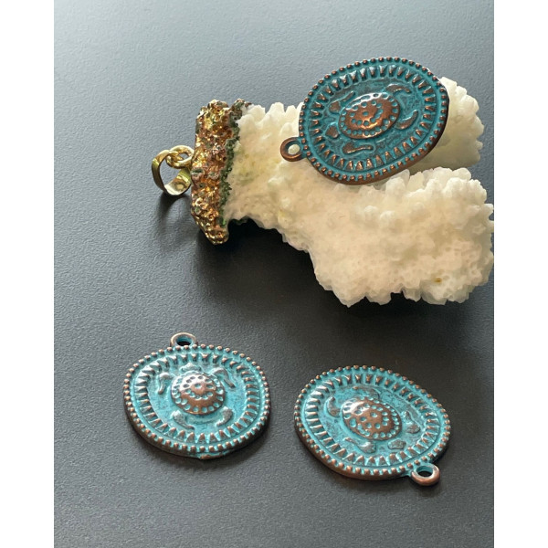 Pendentifs Médaillon Tortue 28 mm – Métal Couleur Cuivré Patiné Bleu Turquoise