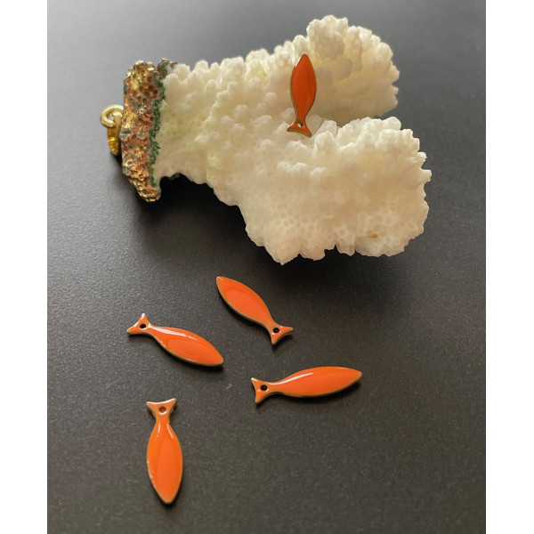 Pendentifs Poisson Sardine 15mm Résine Émaillée Orange Métal Placage Doré