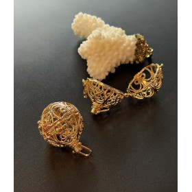 Pendentif Cage Bola Grossesse Graphique 18mm – Finition Doré