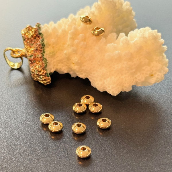 Perles Intercalaires Rondelles 5 par2.5 mm – Acier Inoxydable  doré à l’or fin 24K