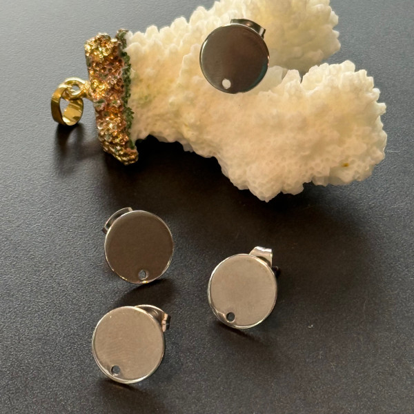 H11K1840103P – Lot de 10 Boucles d’oreilles clou 12 mm avec trou – Acier Inoxydable Argenté + embouts