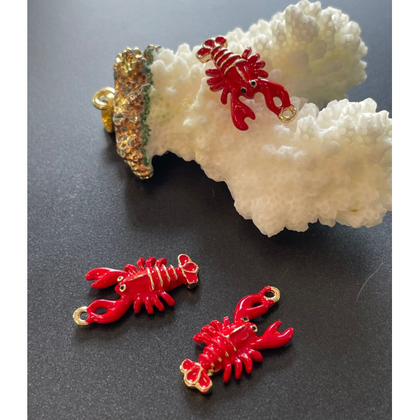Pendentifs écrevisse / homard 21 mm – Résine style émaillé rouge sur base dorée