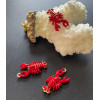 Pendentifs écrevisse / homard 21 mm – Résine style émaillé rouge sur base dorée