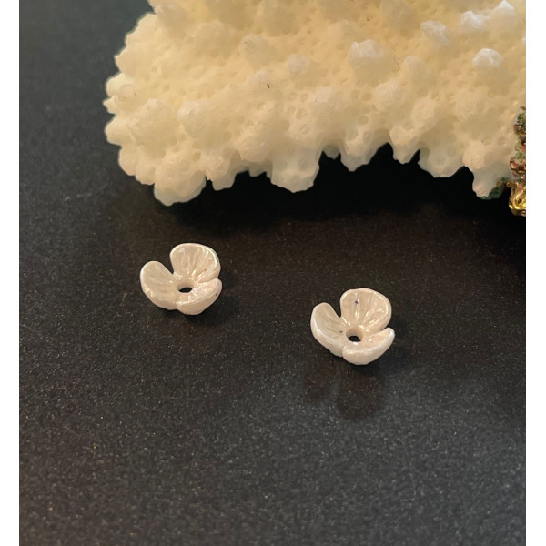 Pendentifs Cabochons Mini Fleur 6 mm – Résine Effet Nacré