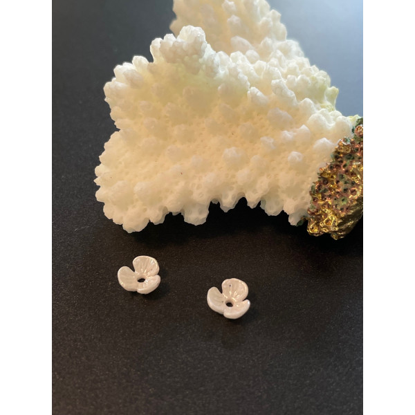 Pendentifs Cabochons Mini Fleur 6 mm – Résine Effet Nacré