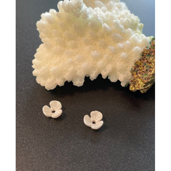 Pendentifs Cabochons Mini Fleur 6 mm – Résine Effet Nacré