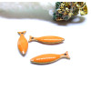 Pendentifs Poisson Sardine 15mm Résine Émaillée Orange Métal Placage Doré