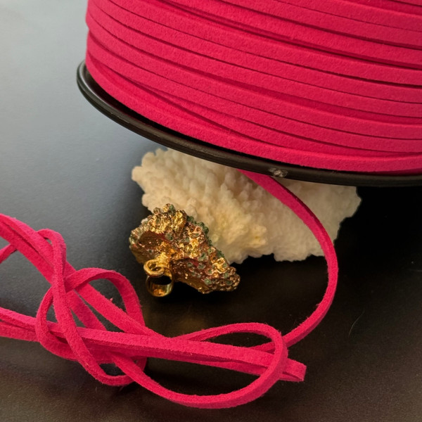 Cordon en suédine Fuchsia 3mm aspect daim