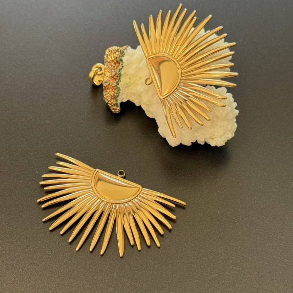 Pendentif Éventail Demi Soleil 50 mm – Acier Inoxydable 304 Doré, Placage Ionique