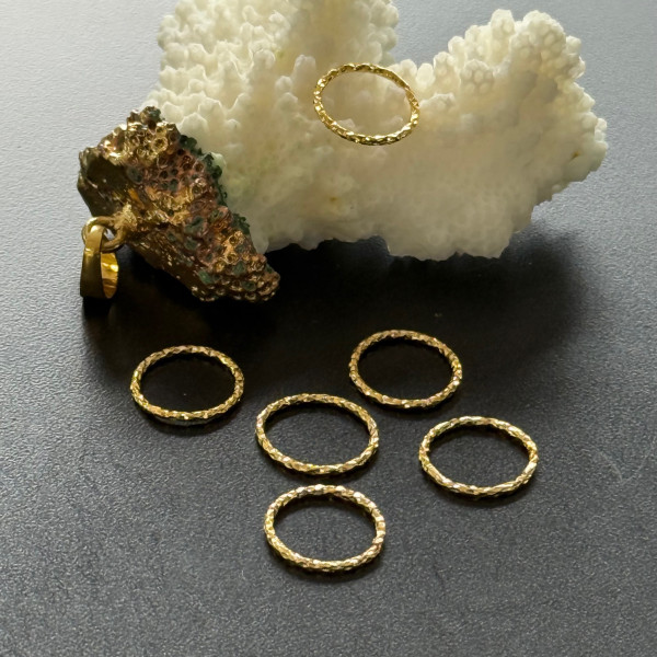 Pendentifs Rond Martelé 12mm – Laiton Doré à l'Or fin 18K