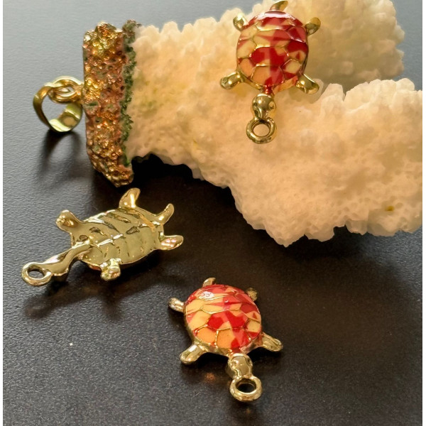 Pendentifs Tortue 24mm – Résine Émaillée & Métal Doré