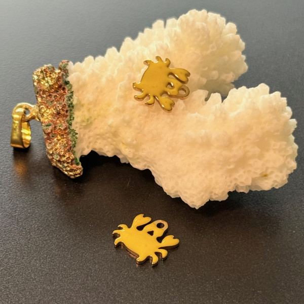 Pendentifs – Crabe Jaune 12 mm – Acier Inoxydable Doré à l'or fin 18K , placage IONIQUE